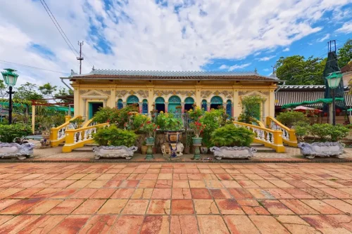 Nhà cổ bình thuỷ